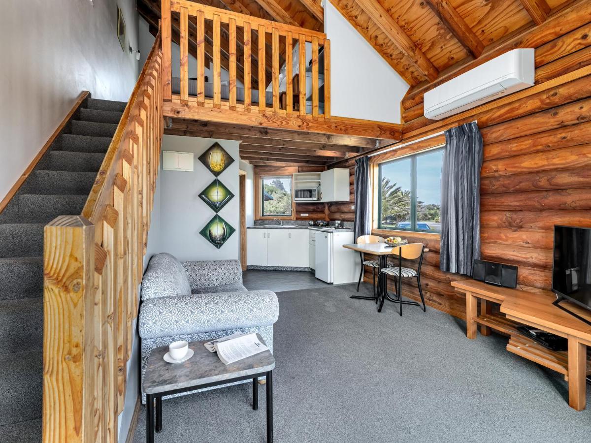 הוקיטיקה Shining Star Beachfront Accommodation מראה חיצוני תמונה